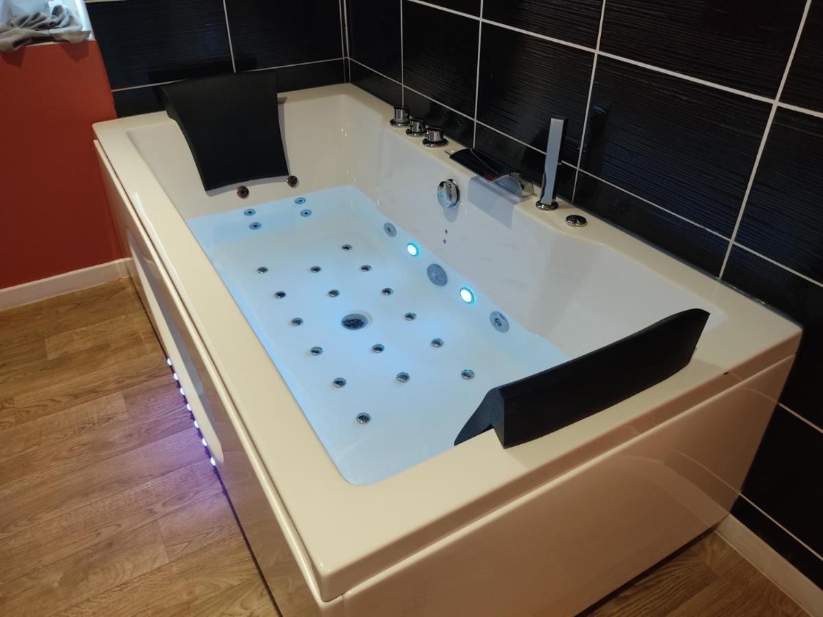 Ng Suitehome - Lille I Roubaix Centre I Coq Francais - Balneo - Netflix - Wifi מראה חיצוני תמונה